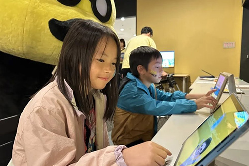 薬育活動の様子を掲載した写真