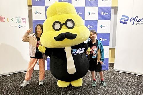 薬育活動の様子を掲載した写真