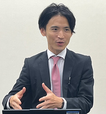 プロジェクトリーダーのカワカミさんの写真